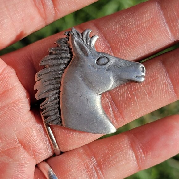 Vintage silver horse head AJRCO equestrian brooch or pin - Picture 10 of 16